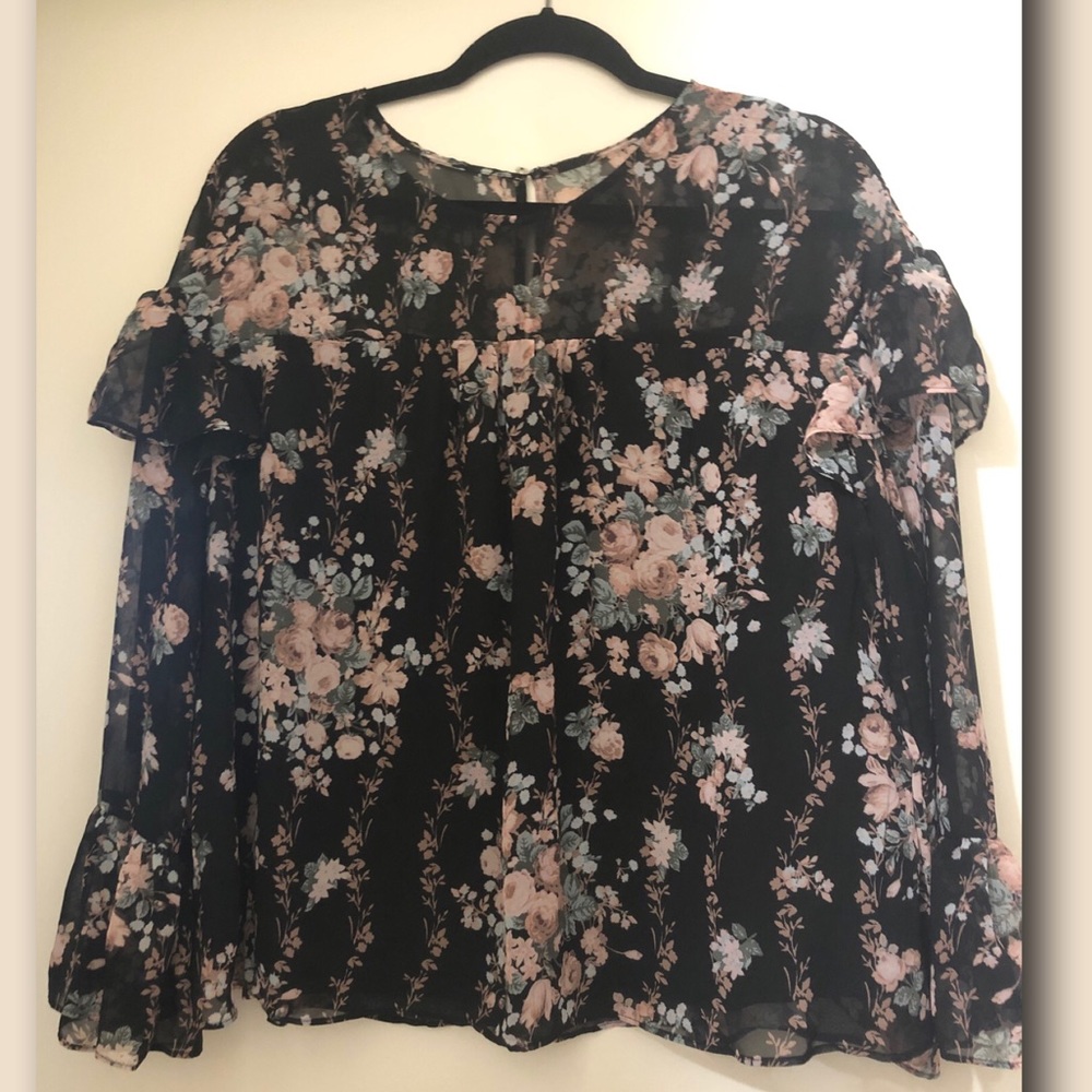 New- Neverworn- Blouse Black Floral Size:…
